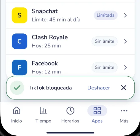 Confirmation message “TikTok bloqueada” with a “Deshacer” (undo) button above the bottom navigation bar.